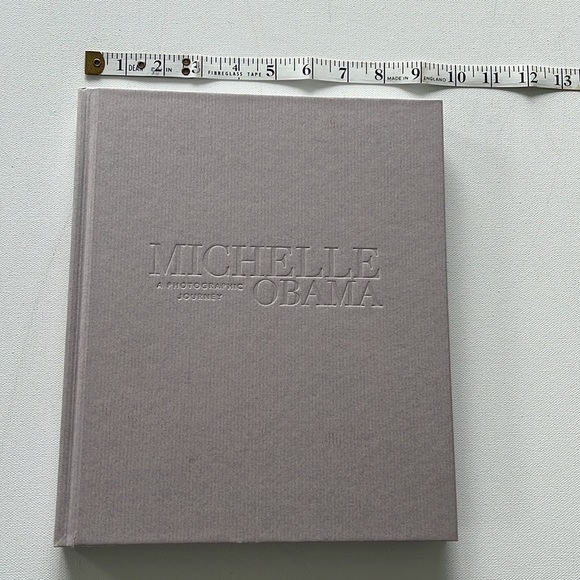 Coffee Table Book - Michelle Obama A Photographic Journey ๐ - Picture 10 of 12